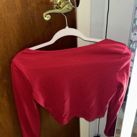 Worn once it’s a size XS from SHEIN its nice zip up crop top - Picture 3 of 3